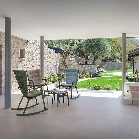 קסטלטו די ברנזונה Villa Divina - Apt Divina Con Piscina E Vista Lago מראה חיצוני תמונה