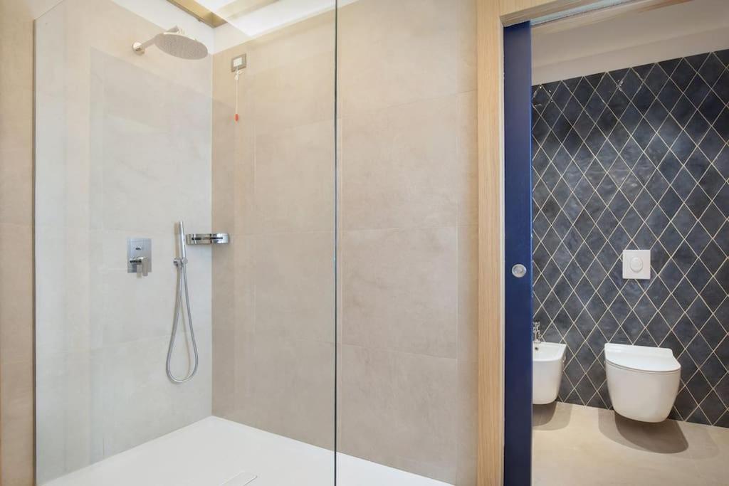 קסטלטו די ברנזונה Villa Divina - Apt Divina Con Piscina E Vista Lago מראה חיצוני תמונה