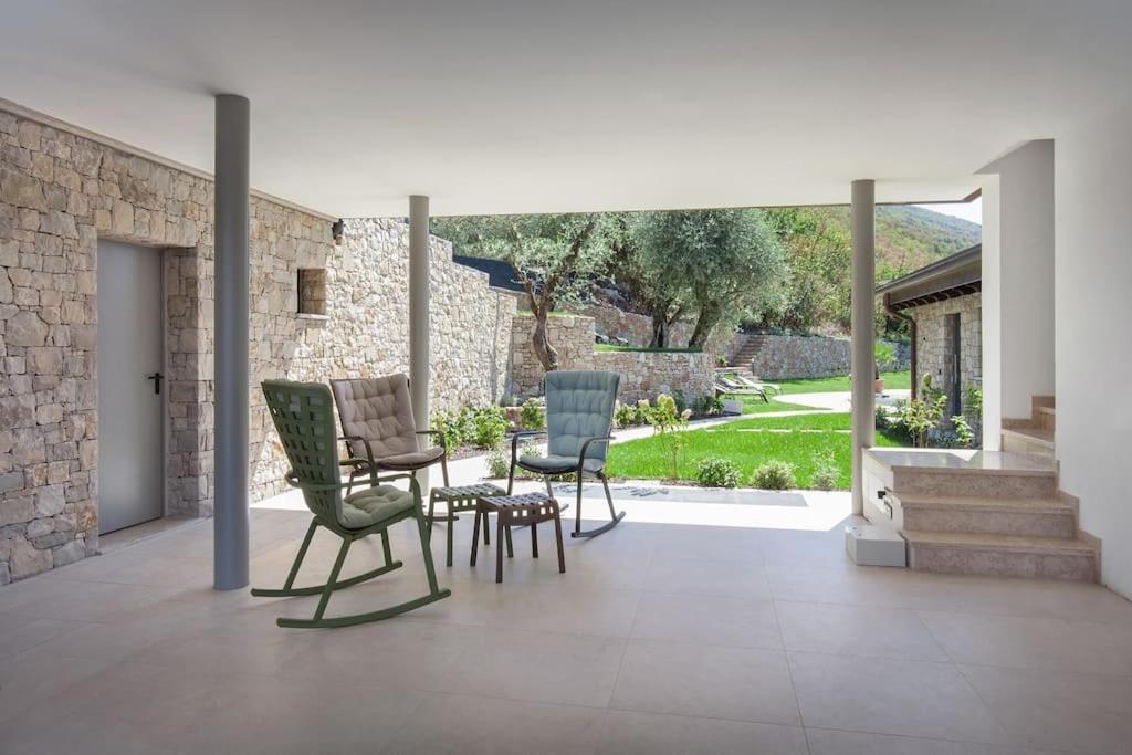 קסטלטו די ברנזונה Villa Divina - Apt Divina Con Piscina E Vista Lago מראה חיצוני תמונה